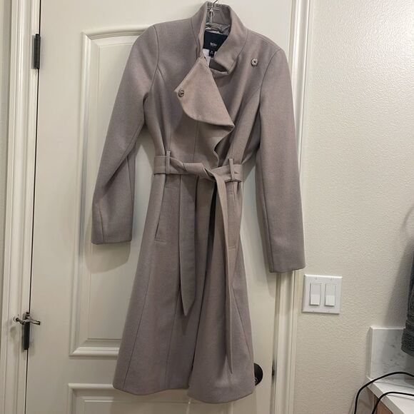 Mossimo Supply Company for Target woman's tan trench coat - Picture 2 of 15